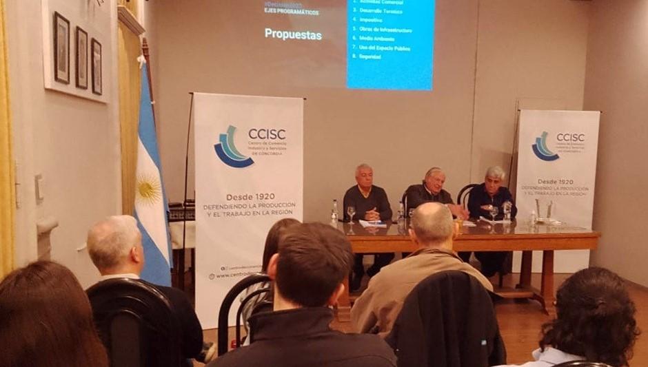 Beswick abrió la ronda de presentaciones de candidatos en el CCISC