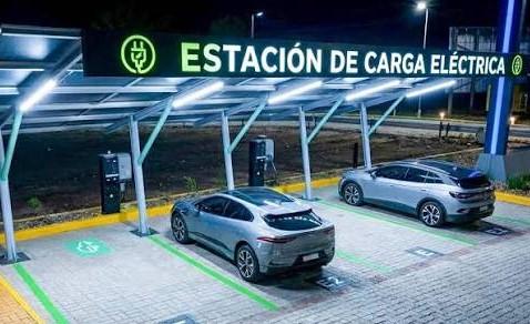 Tratativas por un punto de carga para vehículos eléctricos